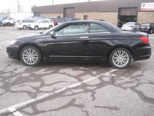 Used 2011 Chrysler 200 Limited FWD image 16