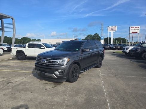 Used 2021 Ford Expedition XLT RWD image 2