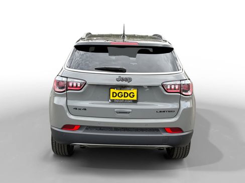 Used 2023 Jeep Compass Limited image 4
