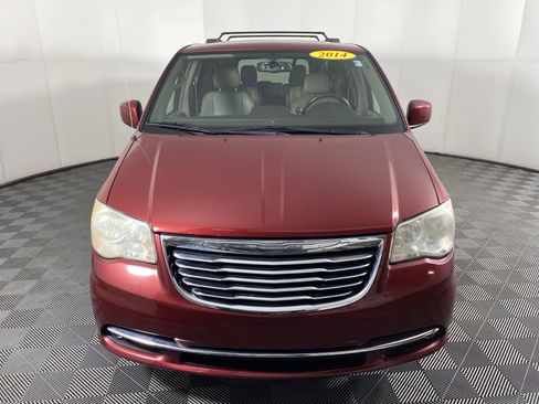 Used 2014 Chrysler Town & Country Touring FWD image 10
