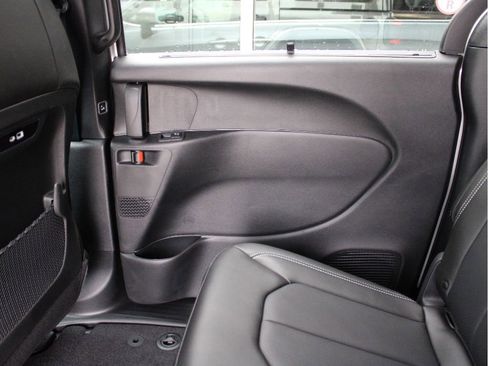 New 2026 Chrysler Pacifica Select image 30