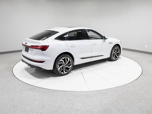 Used 2022 Audi e-tron Premium Plus w/ Premium Plus Package image 29