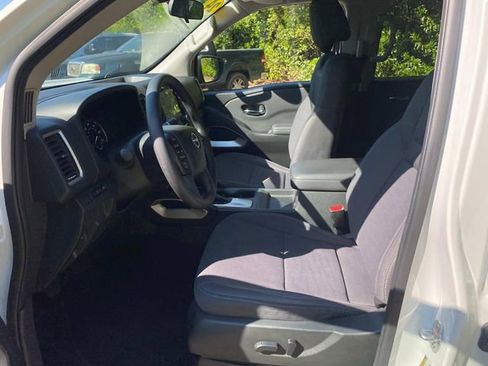 Used 2024 Nissan Frontier SV w/ Technology Package AWD/4WD image 11