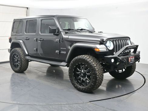 Used 2019 Jeep Wrangler Unlimited Sahara AWD/4WD image 23