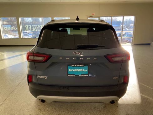 Used 2025 Ford Escape SE image 8