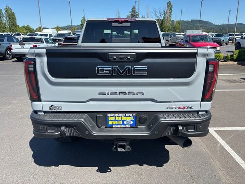 Used 2025 GMC Sierra 2500 AT4X w/ AT4X AEV Edition AWD/4WD image 6