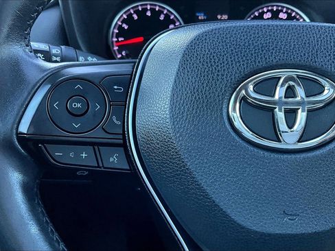 Used 2019 Toyota RAV4 XLE Premium image 19