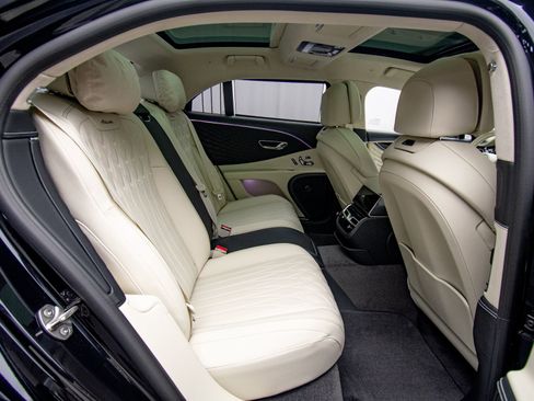 New 2026 Bentley Flying Spur Plug-In Hybrid image 31