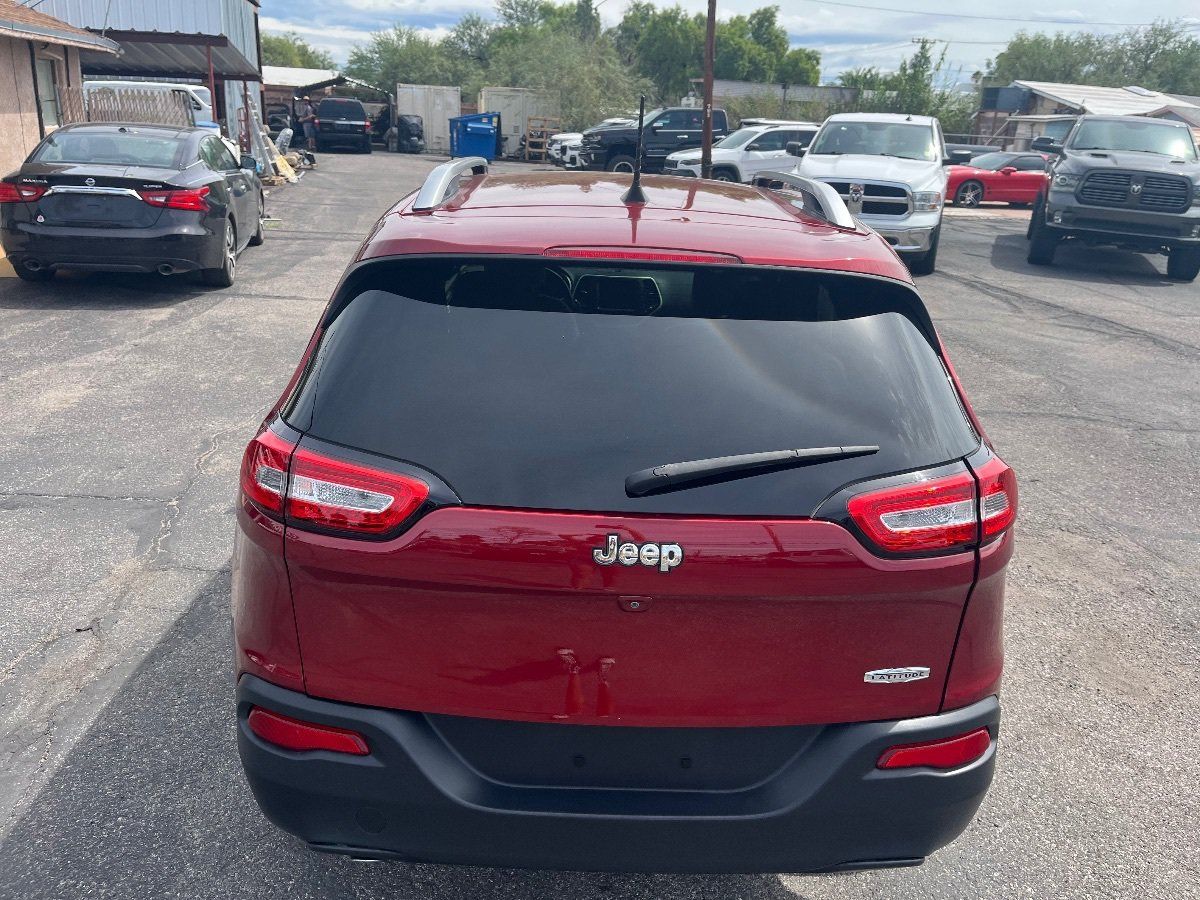 Used 2017 Jeep Cherokee Latitude w/ Comfort/Convenience Group FWD image 48