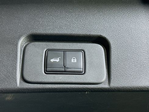 Used 2025 Nissan Rogue SV image 27