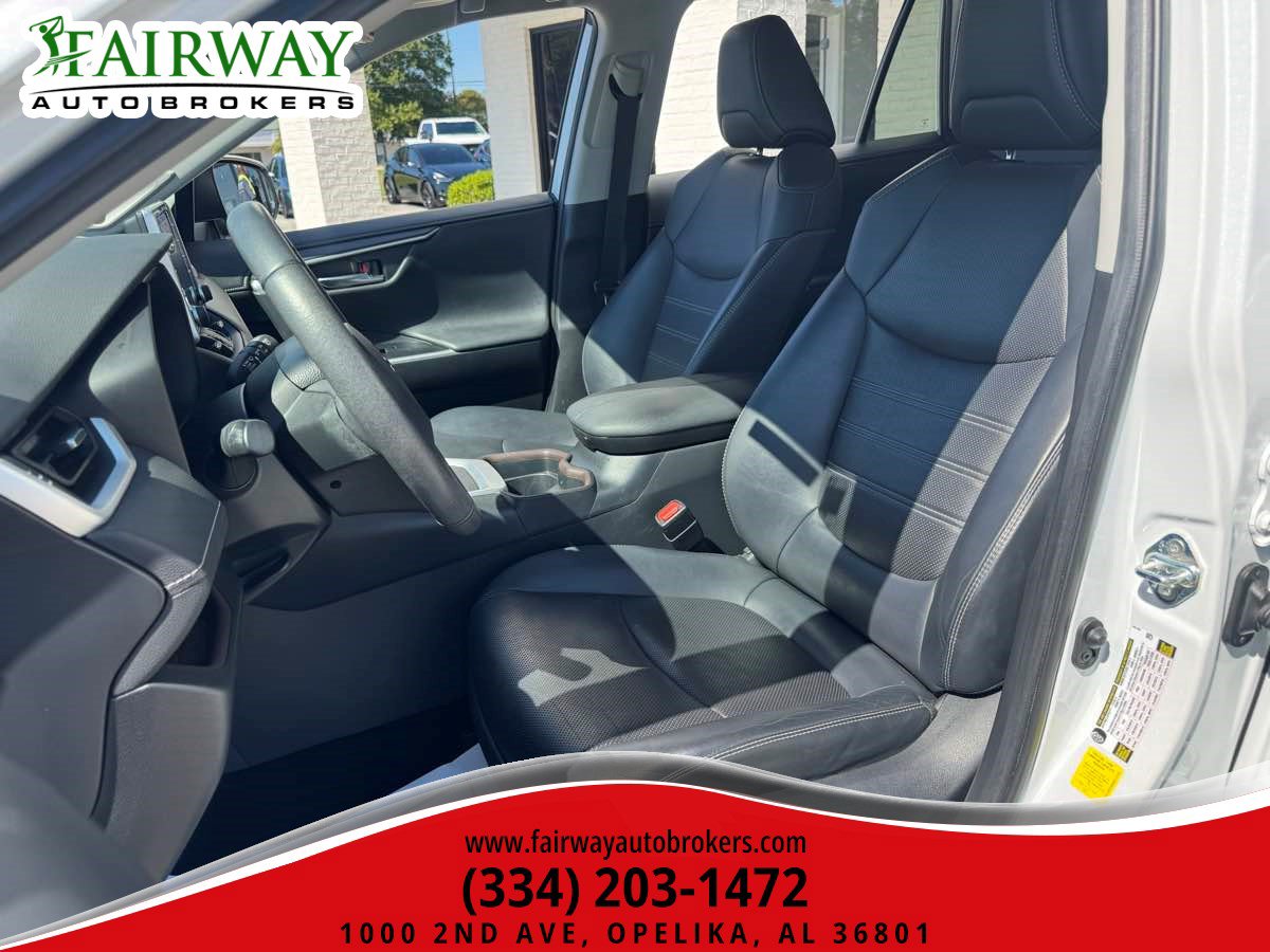 Used 2019 Toyota RAV4 Limited w/ Cold Weather Package FWD image 10