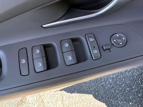 Used 2023 Hyundai Elantra SEL w/ Convenience Package FWD image 9