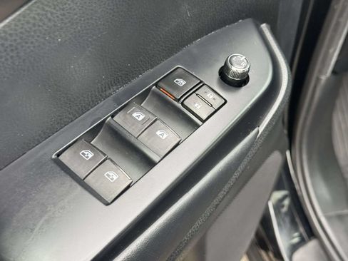 Used 2019 Toyota Highlander XLE AWD/4WD image 16