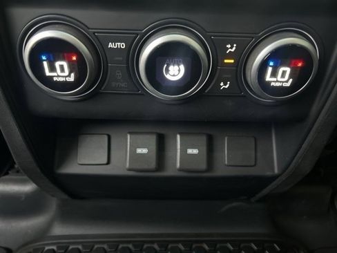 Used 2023 Land Rover Defender 110 X image 19