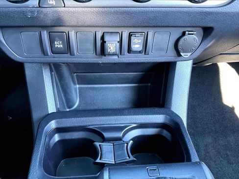 Used 2019 Toyota Tacoma TRD Off-Road image 16