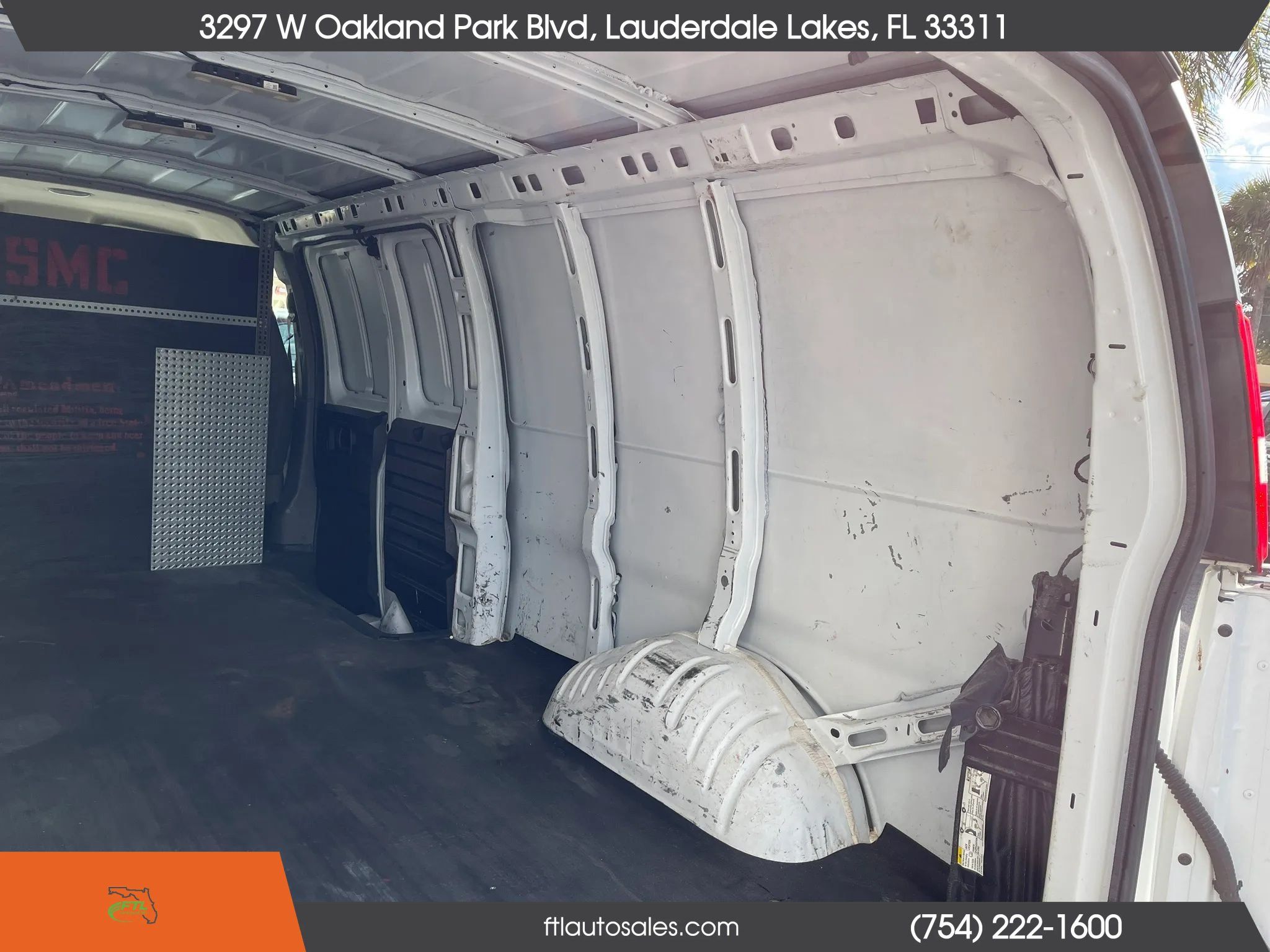 Used 2017 GMC Savana 3500 Extended RWD image 47