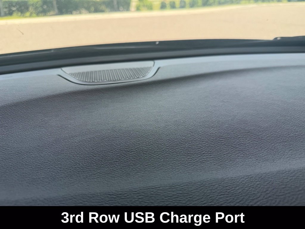 New 2027 Chrysler Pacifica Select w/ Family Tech Group FWD image 10