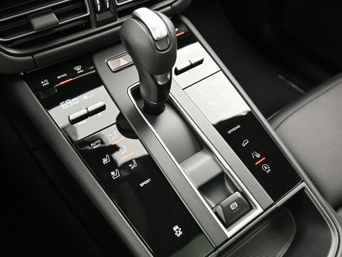 New 2026 Porsche Macan AWD/4WD image 21