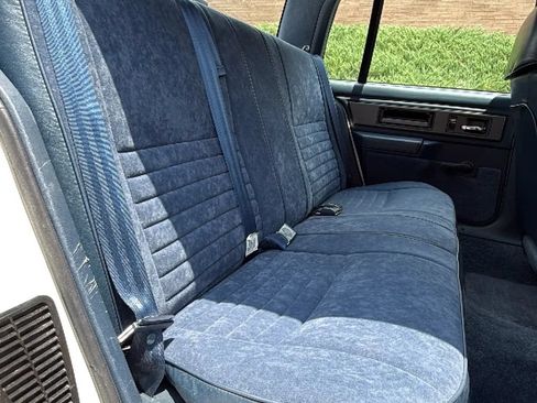 Used 1991 Oldsmobile Cutlass Calais Sedan FWD image 28