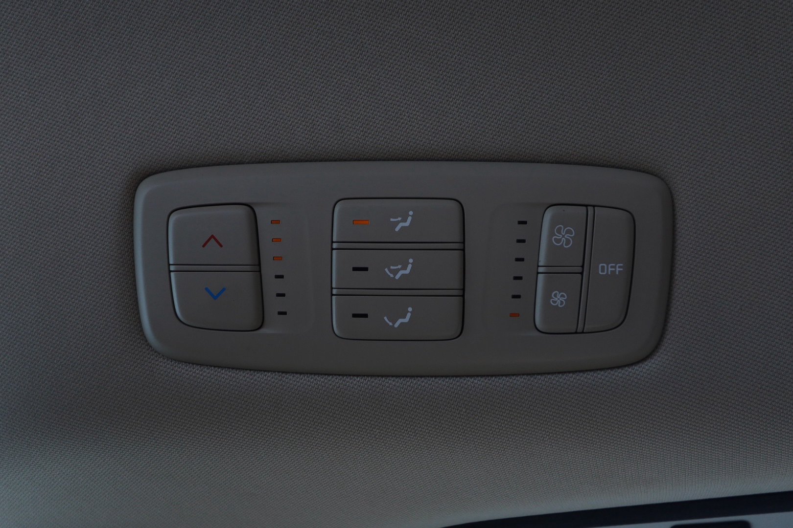Used 2024 Kia Carnival LX FWD image 27