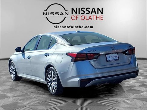 Used 2024 Nissan Altima 2.5 SV FWD image 3