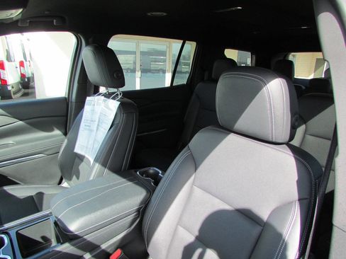 Used 2025 Chevrolet Traverse LT image 15