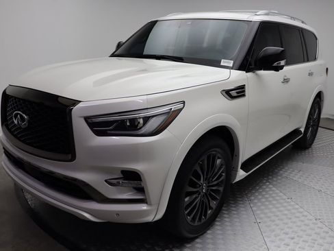 Used 2024 INFINITI QX80 Sensory image 2