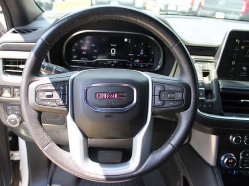 Used 2022 GMC Yukon SLT w/ SLT Premium Package AWD/4WD image 3
