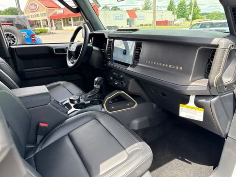 New 2026 Ford Bronco Badlands w/ Sasquatch Package AWD/4WD image 36