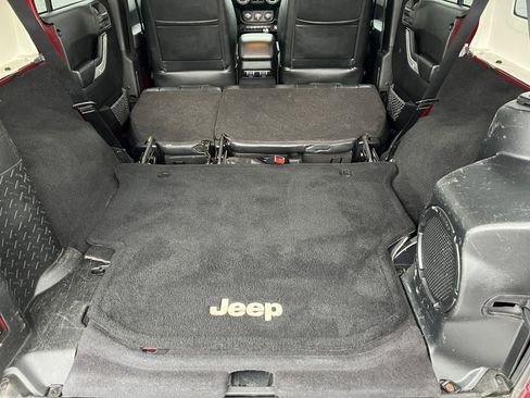 Used 2012 Jeep Wrangler Unlimited Sahara w/ Connectivity Group image 17