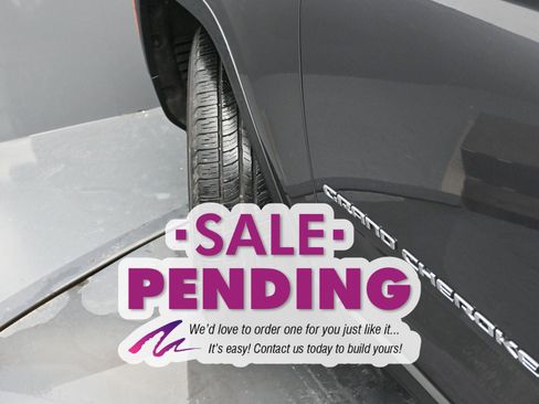 Used 2023 Jeep Grand Cherokee Limited image 5