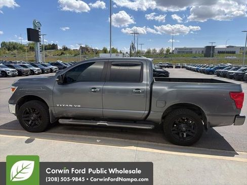 Used 2018 Nissan Titan SV w/ SV Convenience Package AWD/4WD image 12