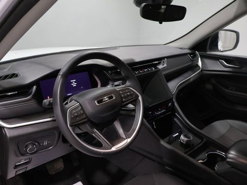 Used 2023 Jeep Grand Cherokee L Laredo image 15