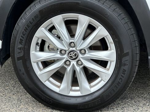 Used 2024 Toyota Corolla Cross LE FWD image 38