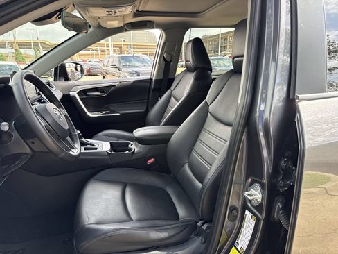 Used 2021 Toyota RAV4 XLE Premium FWD image 26