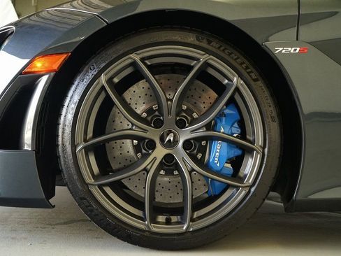 Used 2020 McLaren 720S Spider RWD image 35
