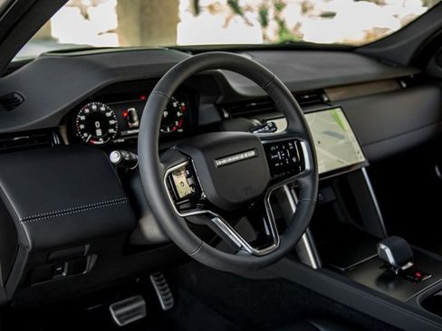 Used 2024 Land Rover Discovery Sport Dynamic SE image 16