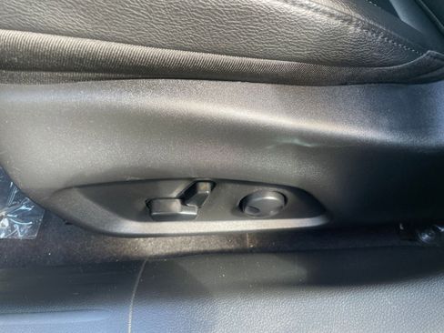 Used 2025 Jeep Compass Limited image 23