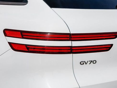Used 2023 Genesis GV70 2.5T w/ Sport Prestige Package AWD/4WD image 10