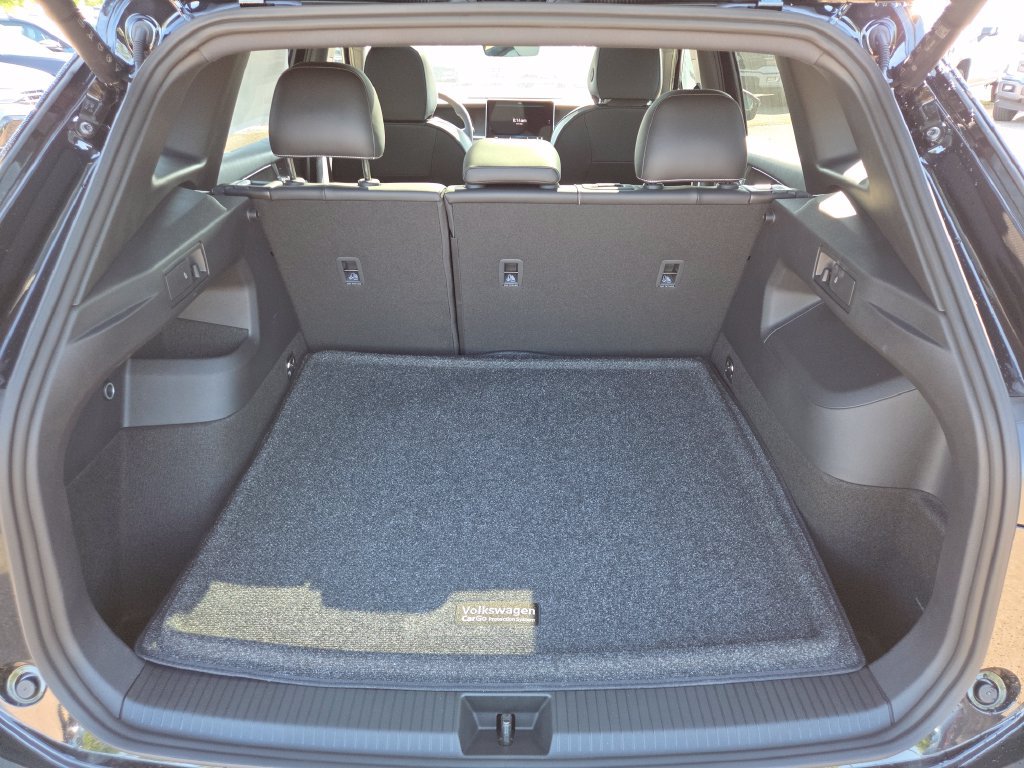 New 2026 Volkswagen Tiguan SE R-Line AWD/4WD image 13