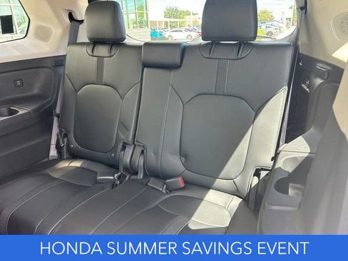 Used 2025 Honda Pilot Touring image 14