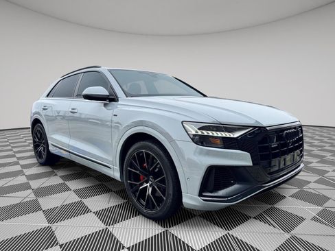 Used 2023 Audi Q8 Prestige w/ Prestige Package image 3