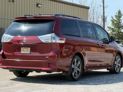 Used 2019 Toyota Sienna SE w/ SE Preferred Package image 5