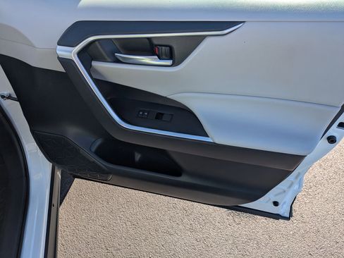 Used 2021 Toyota RAV4 XLE image 32