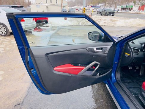 Used 2014 Hyundai Veloster Turbo R-Spec image 16