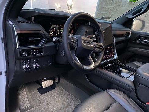 Used 2025 GMC Yukon Denali image 17