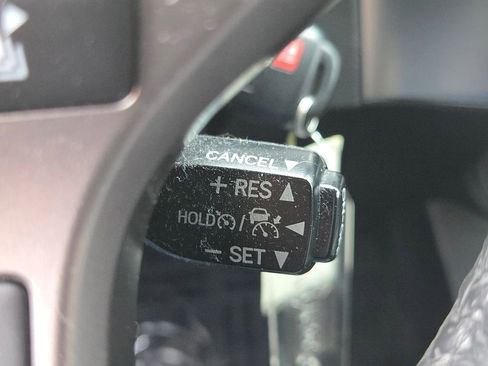 Used 2018 Toyota Tacoma SR5 AWD/4WD image 16