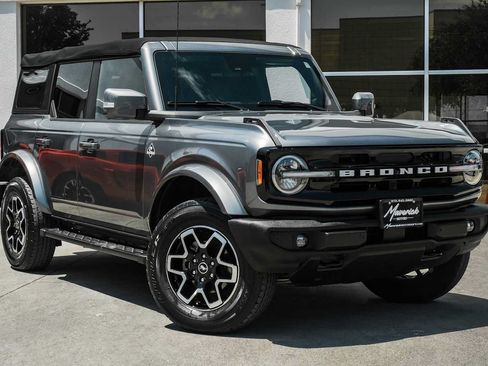 Used 2023 Ford Bronco Outer Banks AWD/4WD image 6