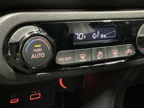 Used 2024 Nissan Kicks SR image 7