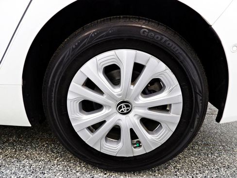 Used 2019 Toyota Prius LE FWD image 19